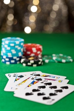 Texas Hold'em Bonus live dealer table on mobile phone screen